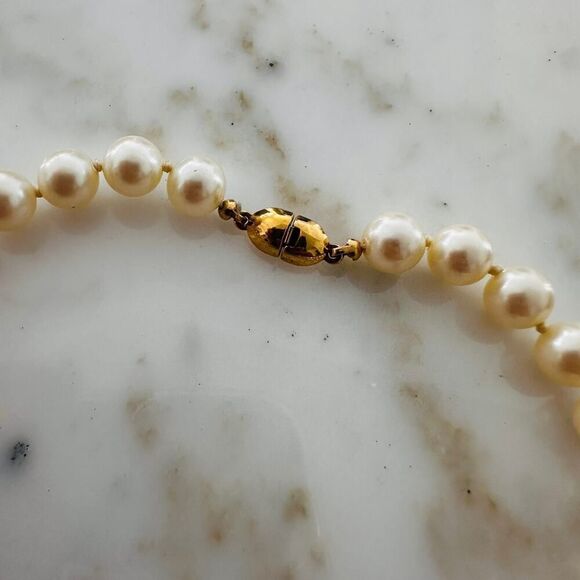 Vintage Monet Faux Pearl Necklace-Classic Gold-Tone Clasp - Picture 3 of 10
